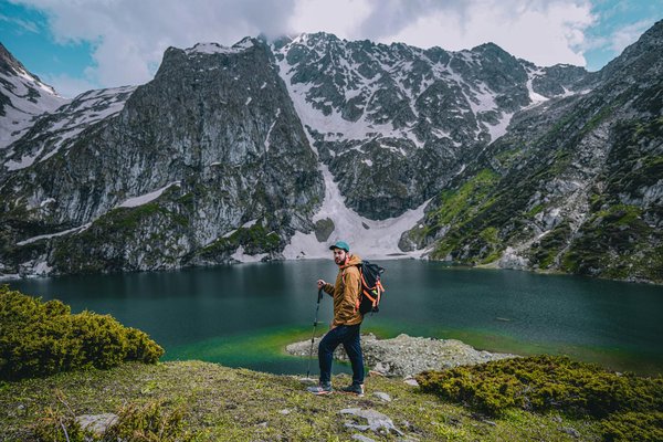 Est-il possible de trouver un appartement à Lisbonne avec des cours de fado dans le quartier d'Alfama?